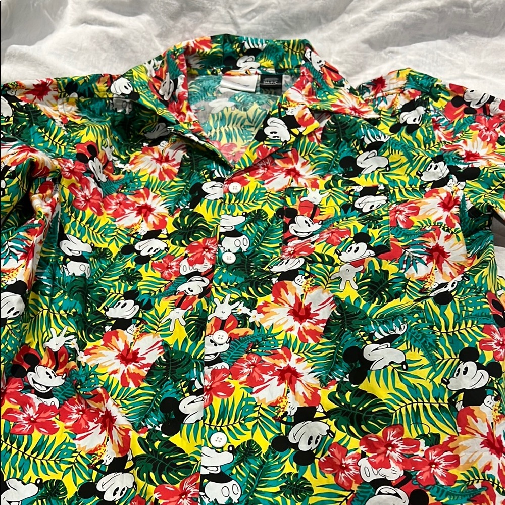 Men’s Small Disney Button up shirt